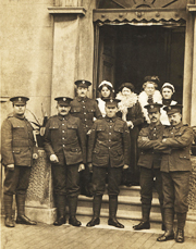 Military men and housemaids, Wynnestead, Worthing, c1914
