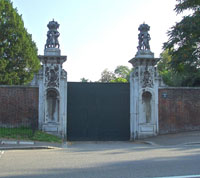 Flowerpot Gate, Hampton Court