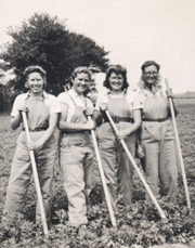 Land Army girls in Yapton, c1943