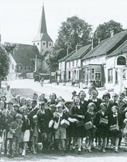 Evacuees at South Harting. © One Tree Books